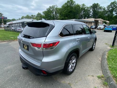 Used 2014 Toyota Highlander XLE image 5