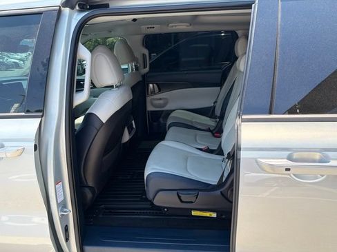 Used 2025 Kia Carnival SX w/ SX Dark Edition Package FWD image 22