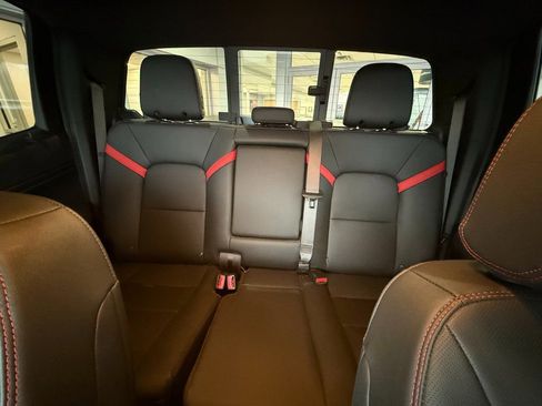 Certified 2025 Chevrolet Colorado Z71 w/ Midnight Edition image 27