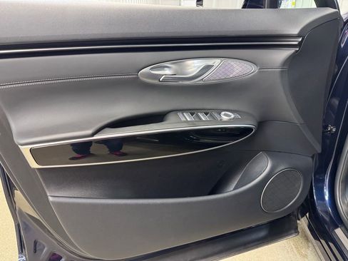 Used 2025 Genesis GV70 2.5T image 8