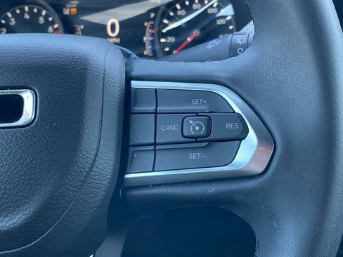 Used 2024 Jeep Compass Latitude image 16