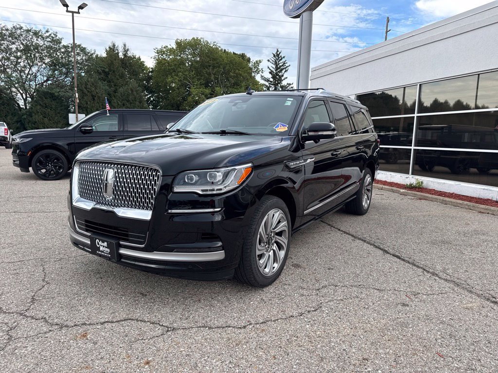 Used 2024 Lincoln Navigator L Reserve AWD/4WD image 7