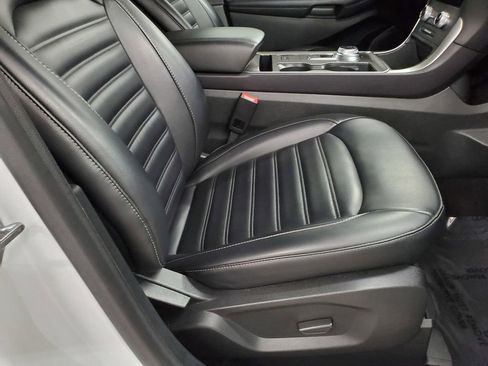 Used 2024 Ford Edge SEL image 19