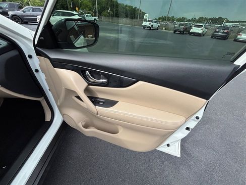 Used 2018 Nissan Rogue SL w/ Premium Package FWD image 28