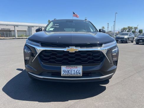 Certified 2024 Chevrolet Trax LT w/ LT Convenience Package FWD image 2