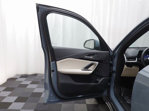 Certified 2025 BMW X1 xDrive28i w/ Technology Package image 4