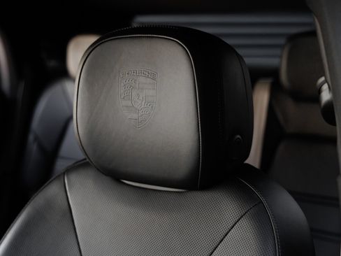 Certified 2023 Porsche Cayenne Platinum Edition AWD/4WD image 15