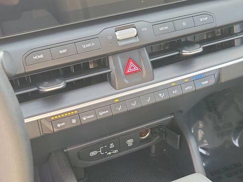 Used 2025 Kia K4 FWD image 25