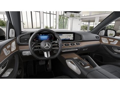 New 2026 Mercedes-Benz GLS 580 4MATIC image 3