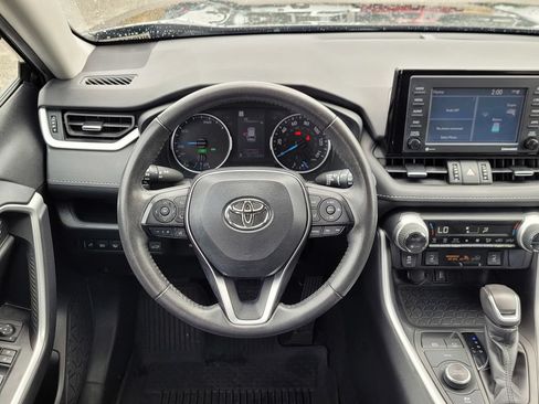 Used 2022 Toyota RAV4 XLE Premium AWD/4WD image 11