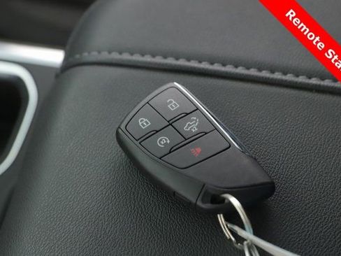 Used 2025 GMC Sierra 1500 Elevation image 3