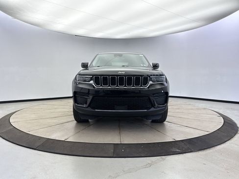 Used 2023 Jeep Grand Cherokee Laredo w/ Luxury Tech Group I AWD/4WD image 8