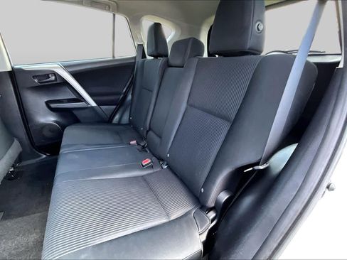 Used 2017 Toyota RAV4 LE FWD image 20