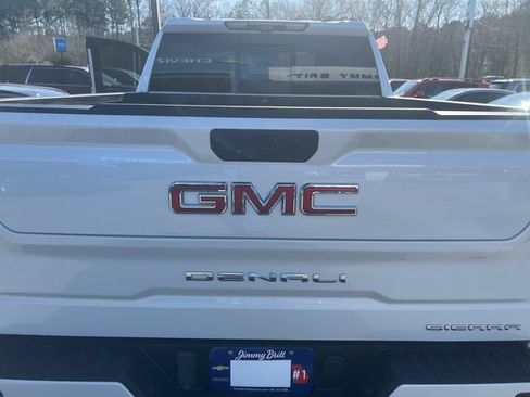 Used 2020 GMC Sierra 1500 Denali w/ Denali Ultimate Package AWD/4WD image 13