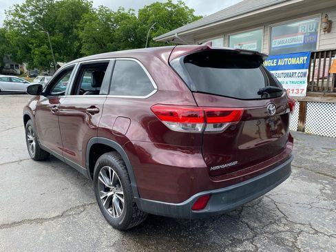 Used 2019 Toyota Highlander Plus FWD image 8