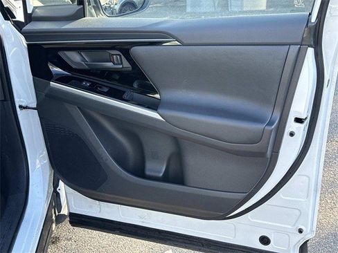 Used 2024 Toyota bZ4X XLE w/ Weather Package image 8