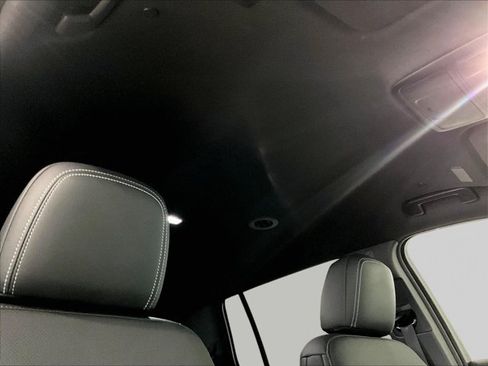 Used 2026 Chevrolet Traverse LT FWD image 17