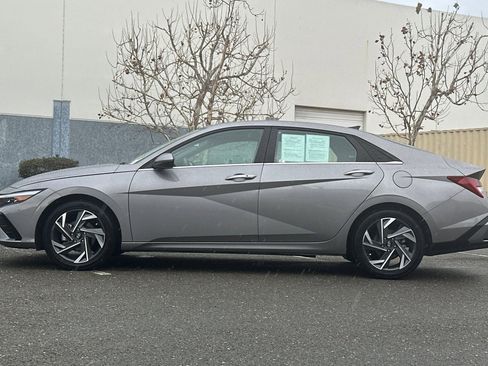 Used 2024 Hyundai Elantra SEL w/ Convenience Package image 7