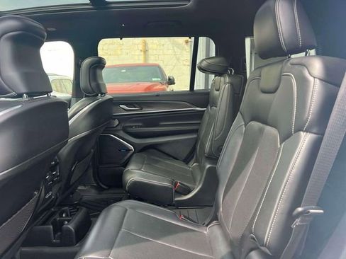Used 2021 Jeep Grand Cherokee L Overland w/ Luxury Tech Group IV AWD/4WD image 19