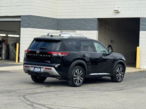 Used 2025 Nissan Pathfinder Platinum image 4