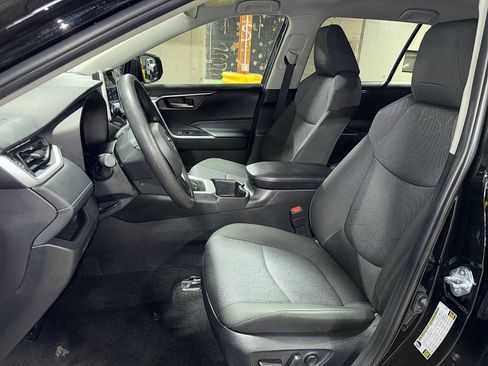 Certified 2025 Toyota RAV4 XLE AWD/4WD image 15