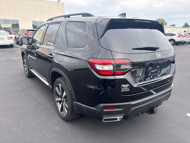 Used 2023 Honda Pilot Touring image 7