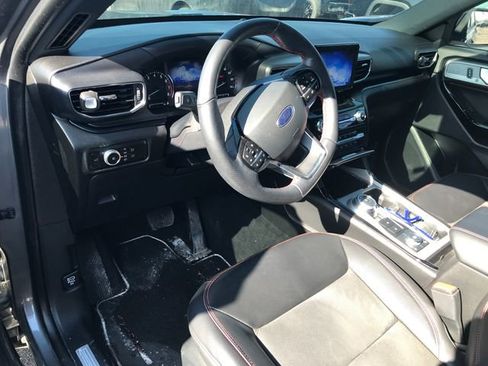 Used 2023 Ford Explorer ST-Line w/ Class IV Trailer Tow Package image 3