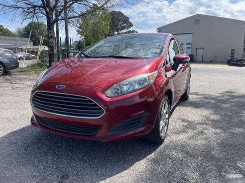 Used 2016 Ford Fiesta SE FWD image 2