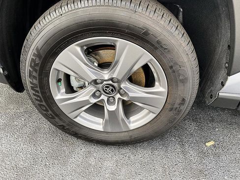 Certified 2025 Toyota RAV4 LE AWD/4WD image 8