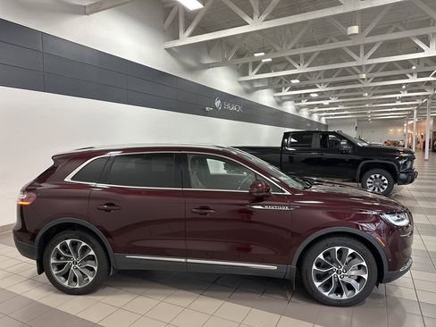 Used 2022 Lincoln Nautilus Reserve w/ Equipment Group 201A image 7