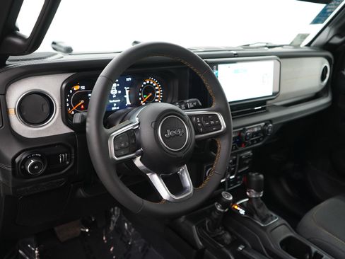 Used 2024 Jeep Wrangler Unlimited Sahara w/ Technology Group AWD/4WD image 21