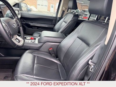 Used 2024 Ford Expedition XLT image 15