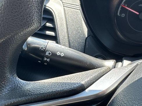 Used 2019 Subaru Crosstrek 2.0i AWD/4WD image 25