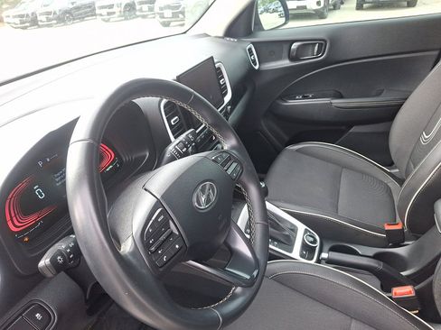 Used 2024 Hyundai Venue Limited FWD image 25