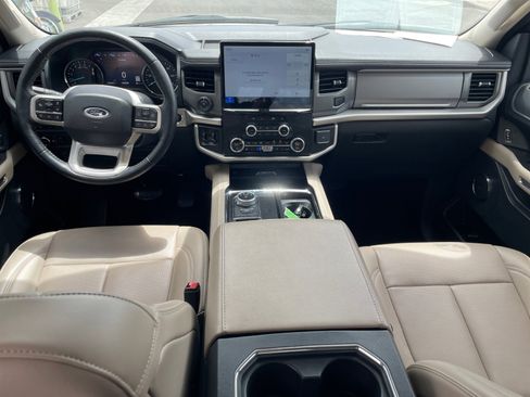 Used 2024 Ford Expedition XLT RWD image 12