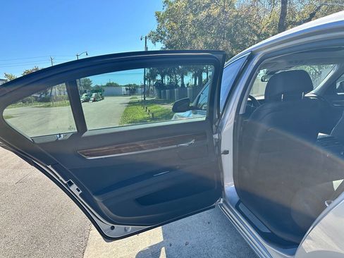 Used 2013 BMW 740Li image 18