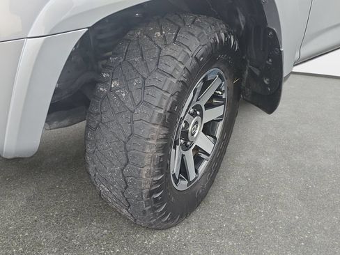 Used 2018 Toyota 4Runner TRD Off-Road Premium AWD/4WD image 30