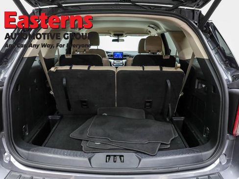 Used 2022 Ford Explorer XLT w/ Equipment Group 202A image 9