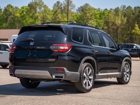 Used 2024 Honda Pilot Touring image 7