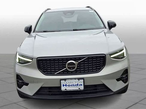 Used 2023 Volvo XC40 B5 Ultimate w/ Protection Package Premier image 3