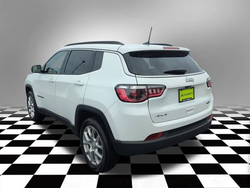 Used 2024 Jeep Compass Latitude image 10