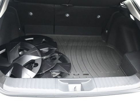 Used 2024 Toyota Prius LE FWD image 12
