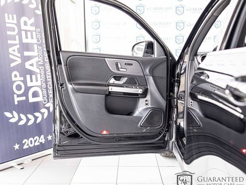 Used 2021 Mercedes-Benz GLB 250 4MATIC w/ Premium Package image 32
