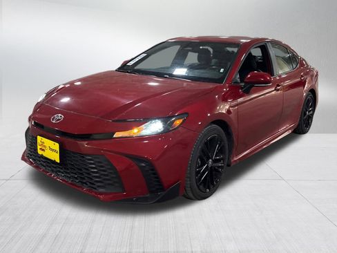 Certified 2025 Toyota Camry SE image 3