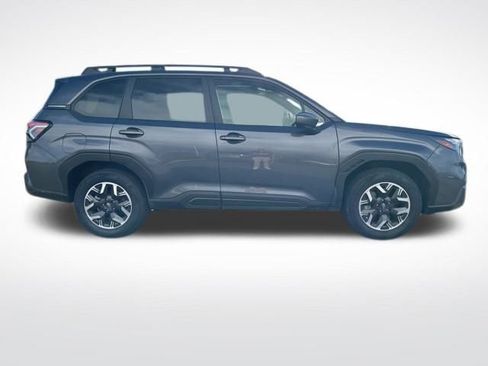 Used 2025 Subaru Forester Premium image 7