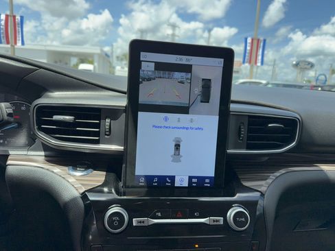 Certified 2023 Ford Explorer Limited w/ Limited Technology Package RWD image 21