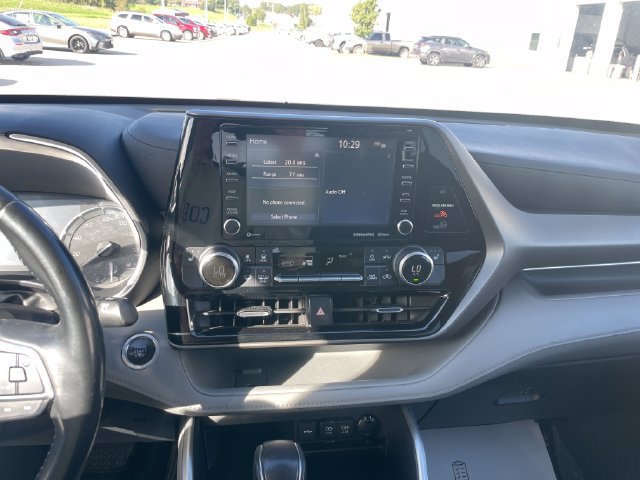 Used 2020 Toyota Highlander XLE AWD/4WD image 12