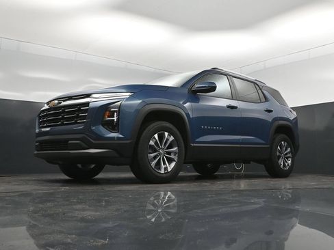 New 2026 Chevrolet Equinox LT w/ Safety and Technology Package FWD image 34