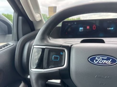 Used 2025 Ford Expedition Active AWD/4WD image 15