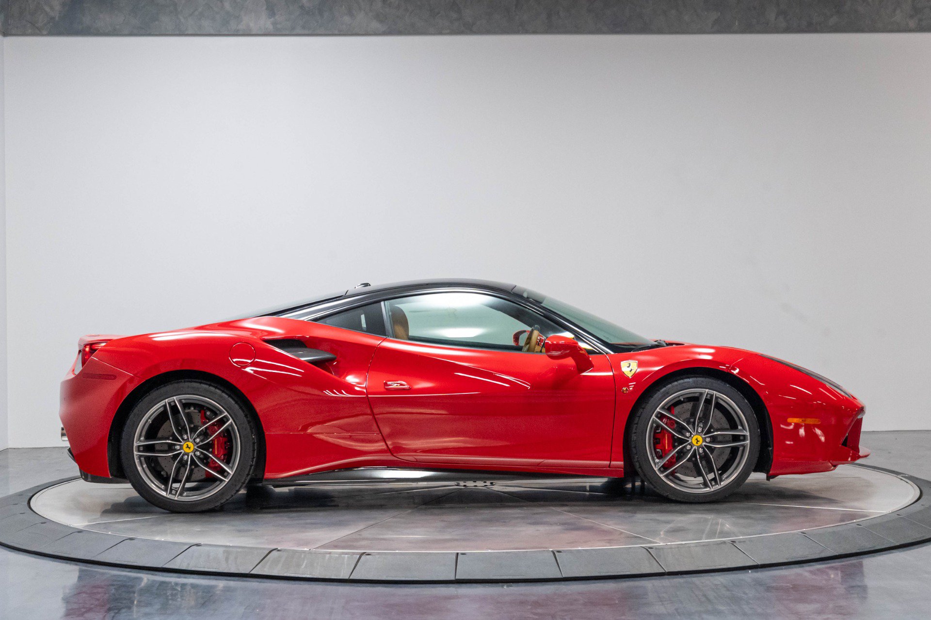 Used 2016 Ferrari 488 GTB RWD image 26